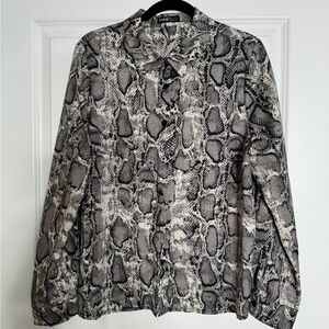 SHEIN Monochrome Snakeskin Top